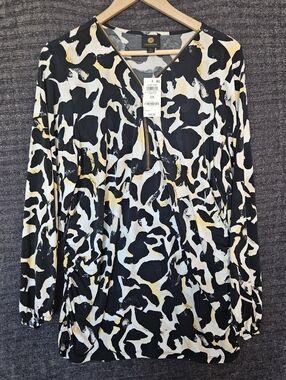 NWT Women's Plus Size 2X Black,White, Yellow Animal Print Zip-UP Front Top